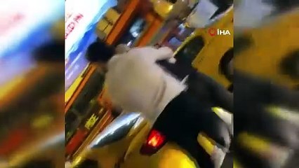 İstanbul’da taksici ile müşteri arasında “beni almadın” kavgası kamerada: Trafikte ortalık birbirine girdi