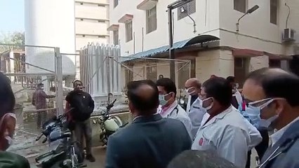 अस्पतालों में पहुंचे अधिकारी, पड़ताल कर जांची व्यवस्थाएं