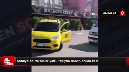Antalya'da taksiciler yolcu taşıyan aracın önünü kesti