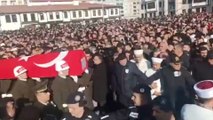 Binlerce kişi şehidini uğurladı