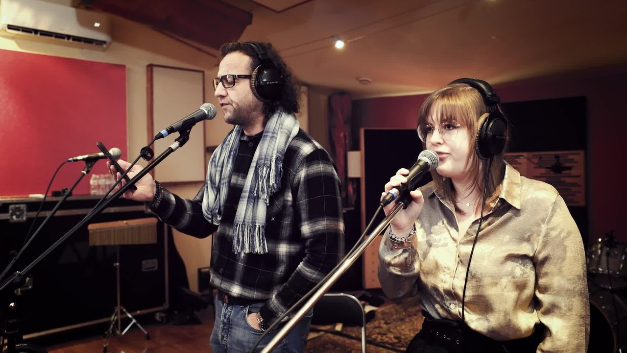 Les résidents du Château Vert de Huy enregistrent leur chanson "Le bonheur c'est marrant"