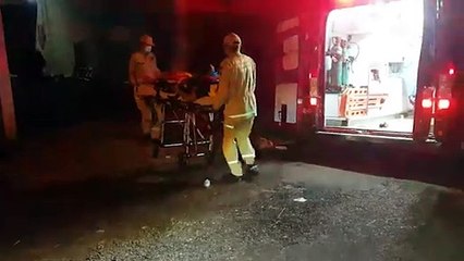 Fazendo exercício de barra fixa, homem sofre queda e precisa ser socorrido pelo Siate