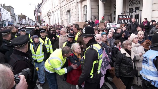 Watch as Boxing Day hunt parade returns to East Sussex town; police on site amid protests
