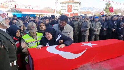 Şehit eşe son veda yürekleri yaktı: “Evladımızı göremeden gittin''