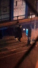 Desconocidos intentan abrir un teléfono monedero con explosivos