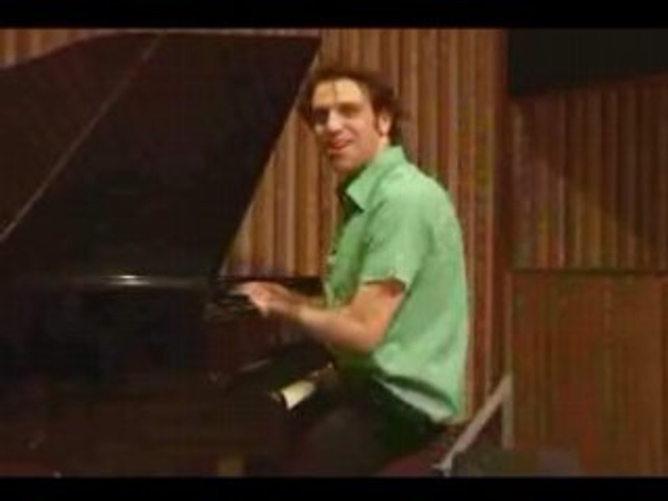 Gonzales - What do you love about piano