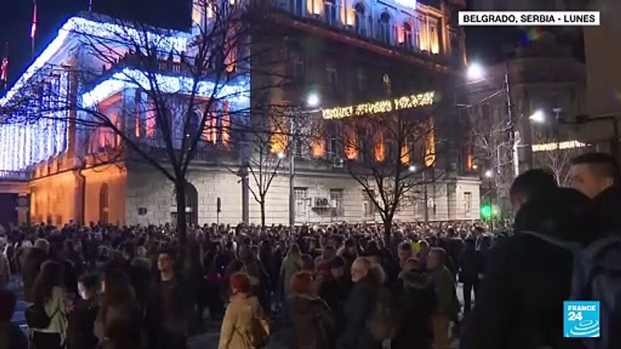 Cientos de personas volvieron a tomarse las calles de Belgrado denunciando fraude electoral