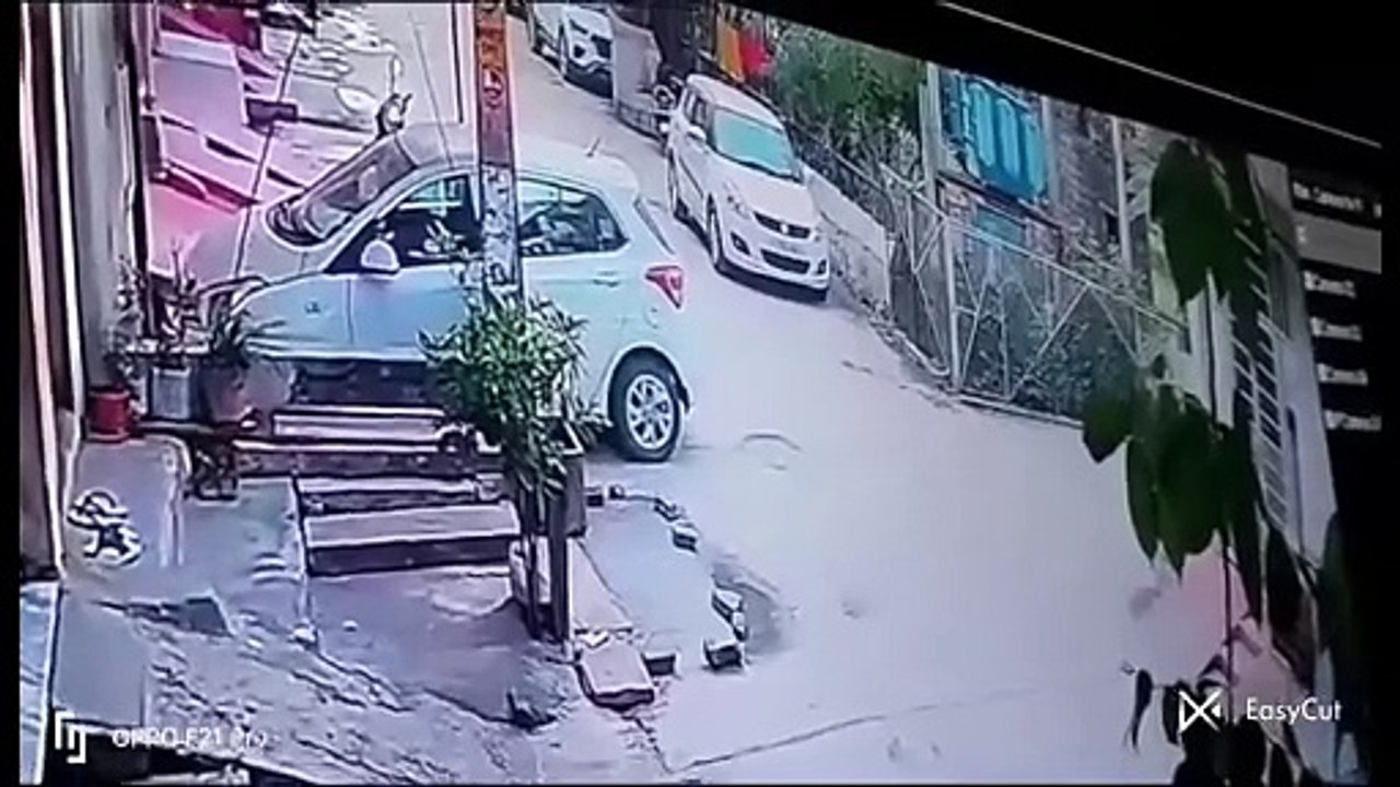 ताला ठीक करने के बहाने नगदी व 16 तोला सोने के जेवर ले उड़े