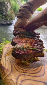 Doğal Taş Üzerinde Portakal Soslu Norveç Somonu - Norwegian Salmon on Natural Stone