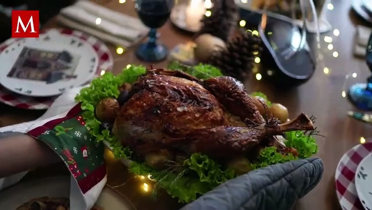 Perrito termina con la cena navideña de una familia mientras se encontraban abriendo los regalos