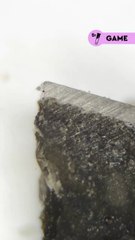 Devine ce qu’on te montre au microscope Indice : c’est aussi une barre chocolatée  Donne nous ta réponse dans les commentaires !