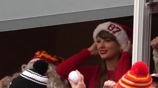 Taylor Swift’s Christmas Gameday Outfit Is a Lesson in Festive WAG Dressing