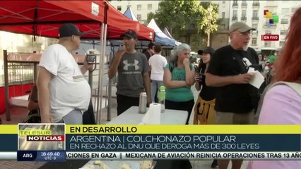 En Argentina tiene lugar un colchonazo popular en rechazo al DNU presentado por Javier Milei