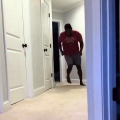 Chaque matin, ce papa fait la course avec ses triplés !