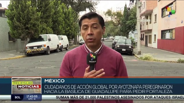En México familiares de los desaparecidos de Ayotzinapa asisten a la Basílica de Guadalupe