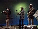 And When He Smiles (The Wildweeds cover) - The Carpenters (live)