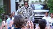 Amitabh Bachchan Waves At Fans Outside Jalsa On Christmas Holiday