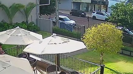 Câmera de segurança registra furto de motocicleta na Rua Mato Grosso
