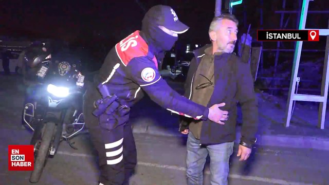 Eyüpsultan'daki denetimlerde bir araçtan atılmış kanlı silah bulundu