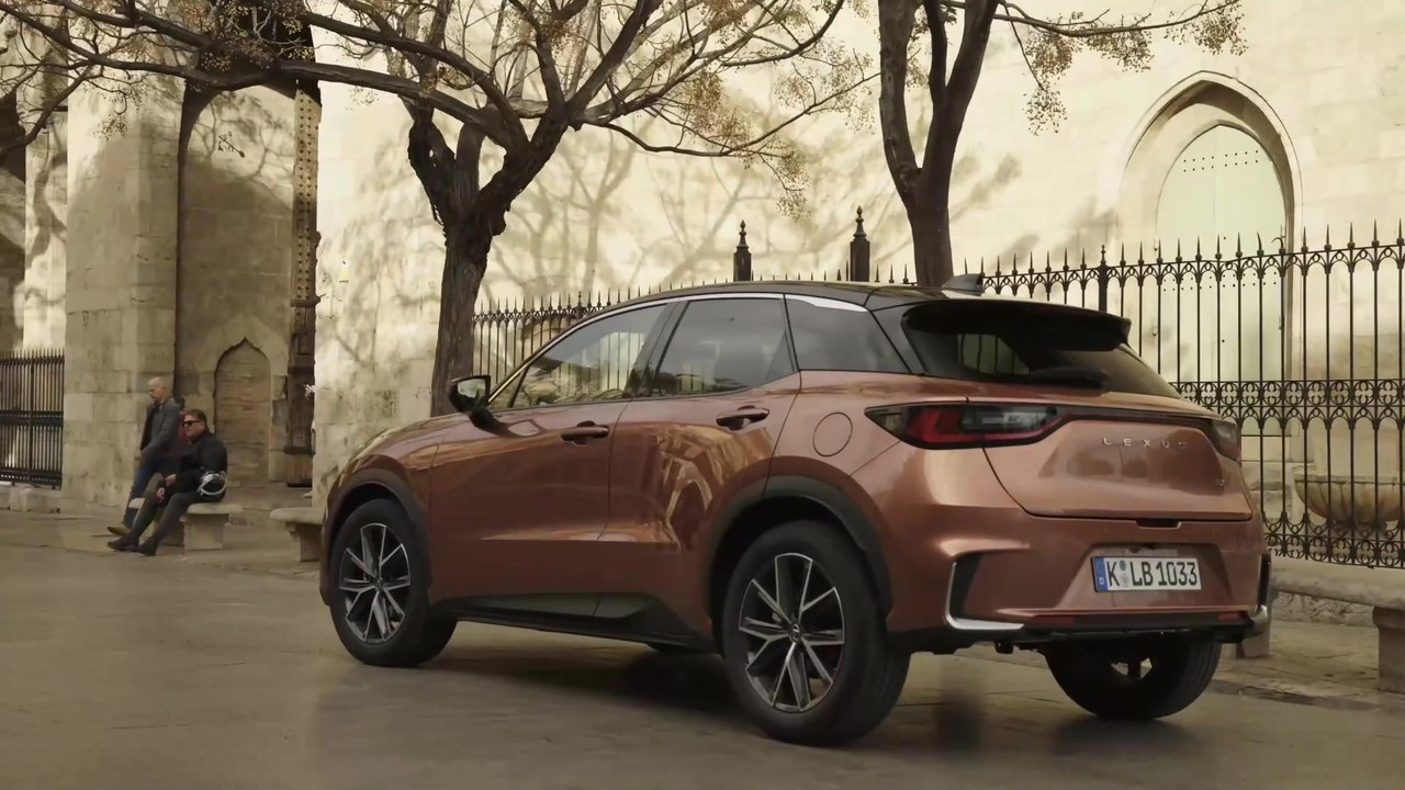 Der neue Lexus LBX - Frontdesign mit Resolute Look und neu interpretiertem Diabolo-Kühlergrill