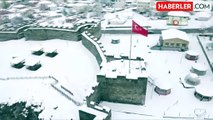 Karla kaplı Tarihi Ardahan Kalesi böyle görüntülendi