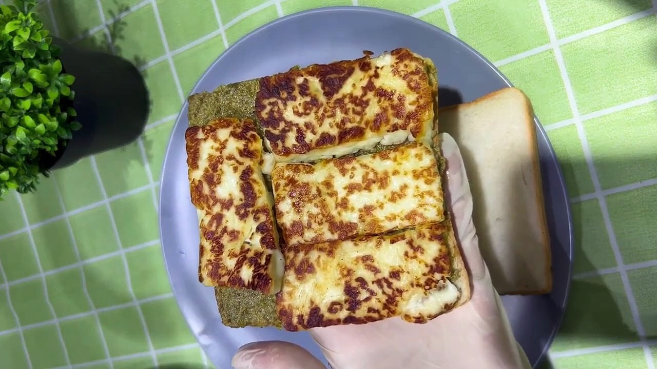 ساندوتش الحلوم مع البيستو || حلومي مشوي || حلومي ساندوتش سهل وسريع || Grilled Halloumi Sandwich
