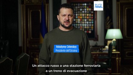 Ucraina, la Russia bombarda la stazione di Kherson mentre i civili tentano di evacuare: un morto