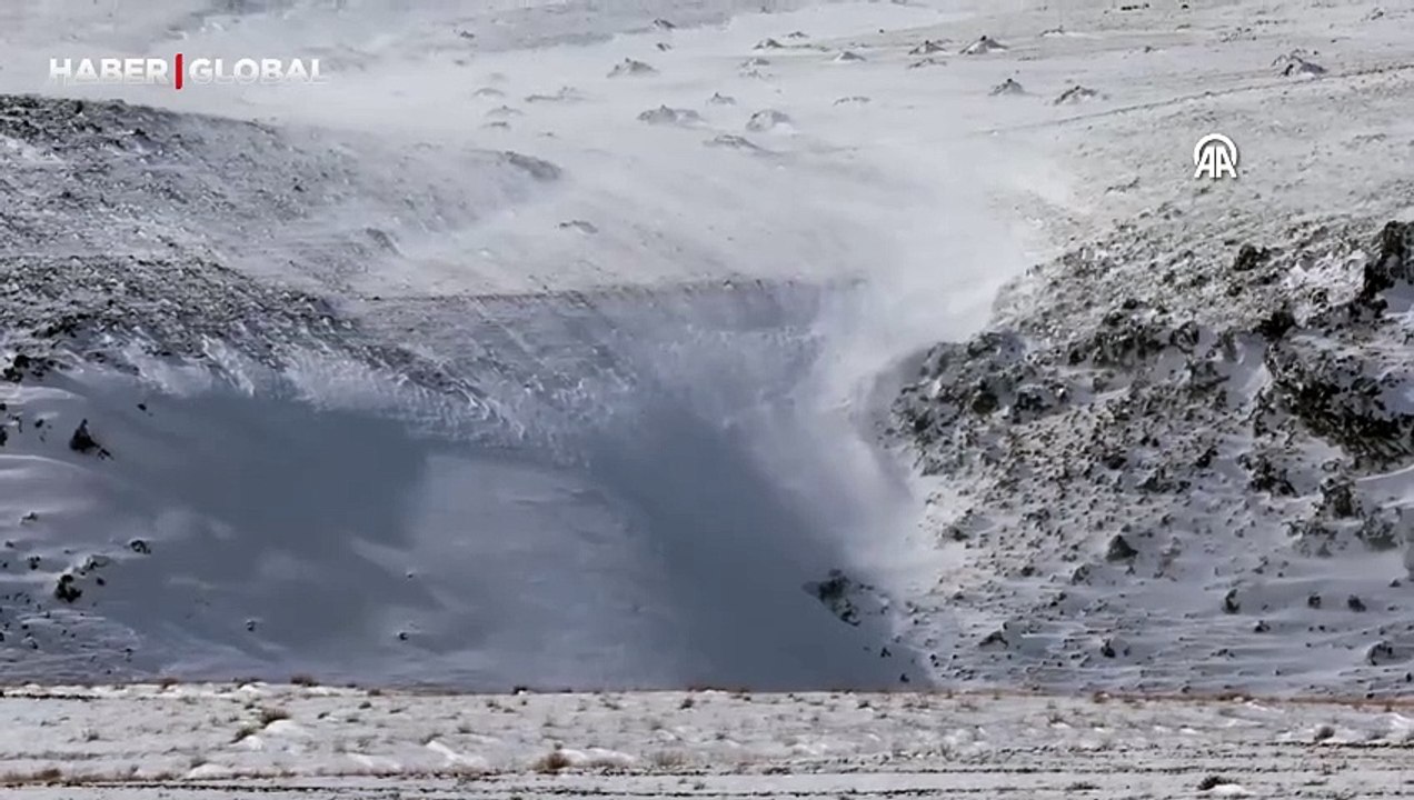 Yer Iğdır: Aras Dağları'nda "kar şelalesi" oluştu