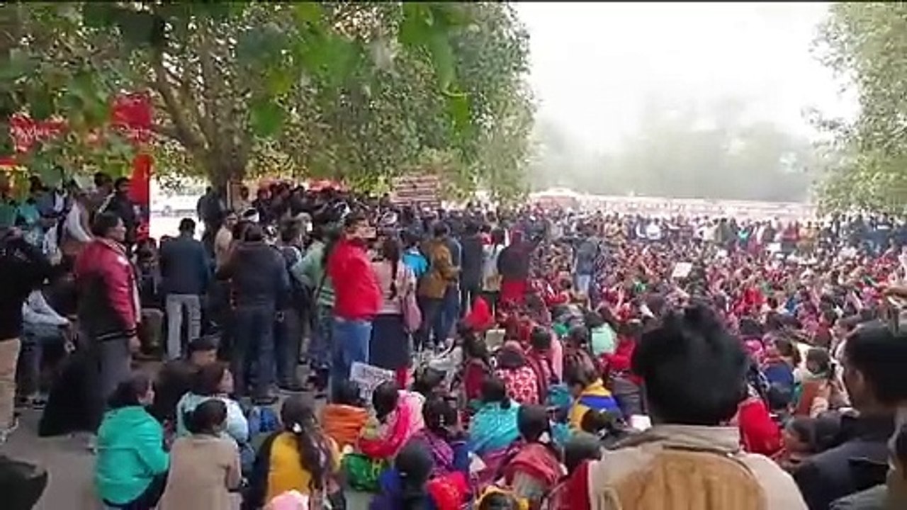 अनुदेशक धरना लखनऊ इको गार्डन