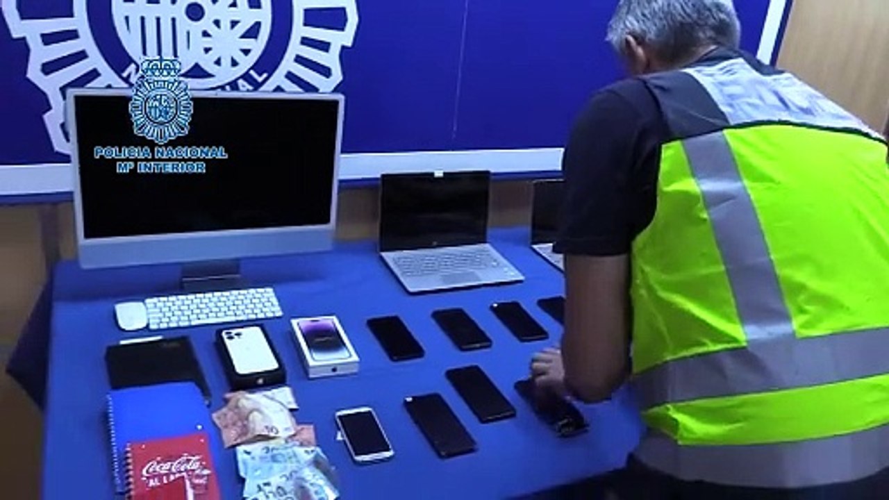 Detenidas trece personas por extorsionar a usuarios de páginas web de contactos sexuales en las que publicaban anuncios falsos