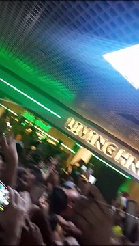 Apoiadores fazem festa com chegada de Bolsonaro em Alagoas