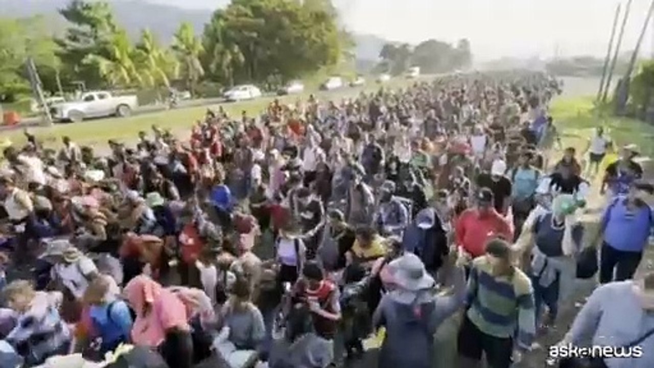 Usa, migliaia di migranti in attesa di passare il confine nel nord del Messico