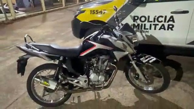 PM apreende motocicleta de jovem sem CNH que tentou fugir de abordagem, em Umuarama