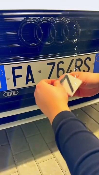 El truco de las pegatinas antirradares que arrasa en Italia y hace temblar a la DGT