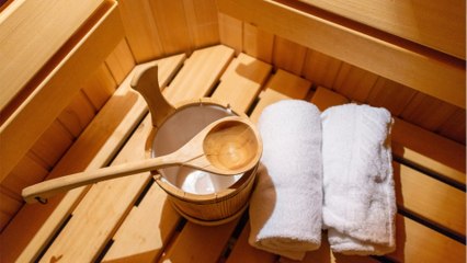 Kontaktlinsen beim Saunieren: Deshalb kann es gefährlich sein