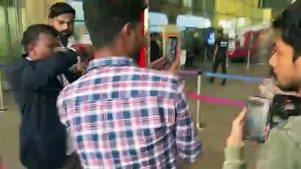 Ananya-Aditya make a splash at Airport; rumored lovebirds headed for New Year vacay