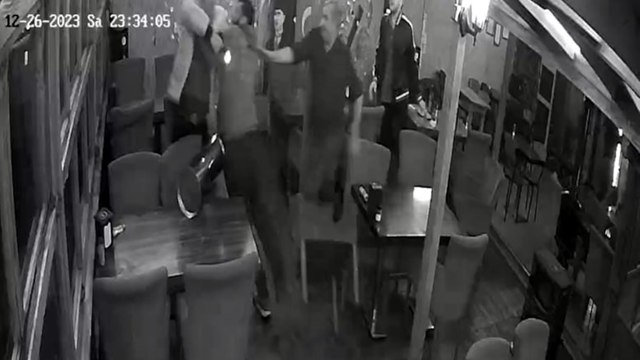 Kafede 'yüksek ses' cinayeti... Olay anı kamerada