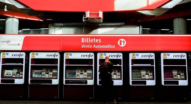 El Gobierno extiende a 2024 la gratuidad de los Cercanías y la rebaja del 50% en el transporte