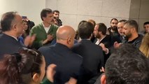 Avukatlar mahkeme önünde  Can Atalay kararını bekliyor
