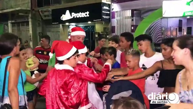 Natal da Engenheiro reúne centenas de crianças e famílias em noite de festa e confraternização social