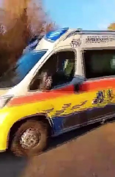 L’ambulanza di schianta in galleria contro un bus di bimbi in gita