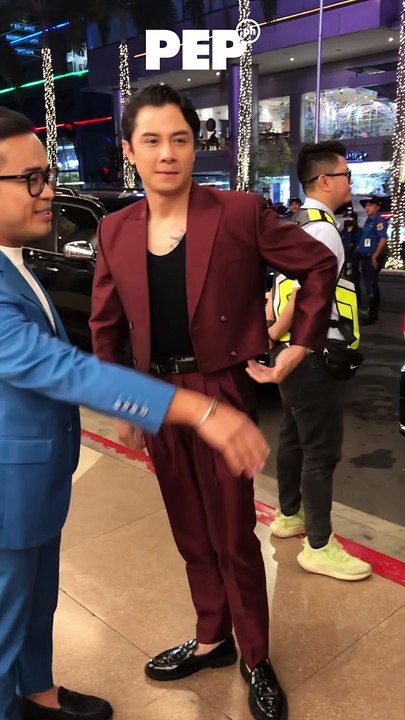 Mallari's JC Santos with Piolo Pascual who arrives with a SURPRISE date! | PEP