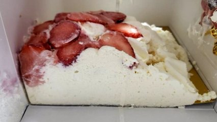 شركة يابانية شهيرة تضطر للاعتذار عن كعكة عيد ميلاد منهارة