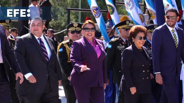 La mandataria de Honduras pide en ceremonia militar que cese el fuego en la Franja de Gaza
