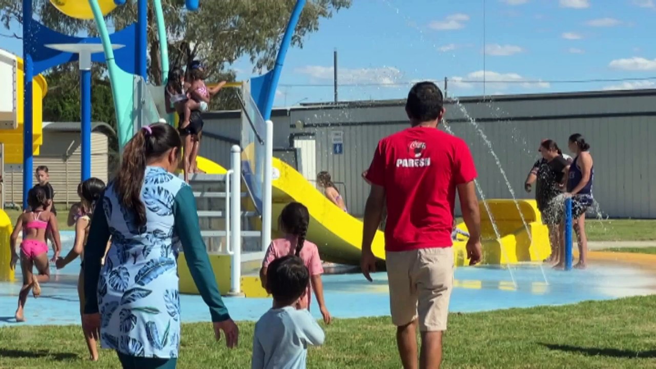 Walgett local pool reopens just in time for the new year - video ...