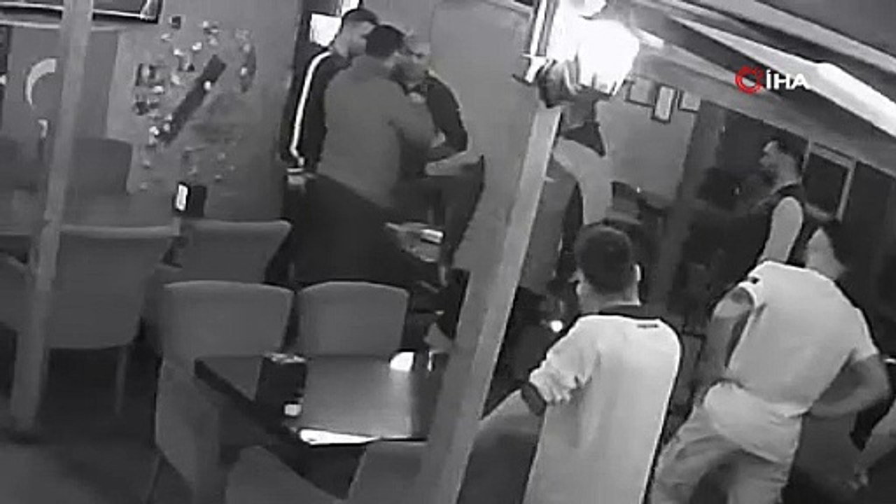 {Kafedeki Cinayet Anı Kamerada