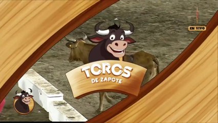 Verónica González: Sonriente ante el susto en la tradición de Zapote 🐂