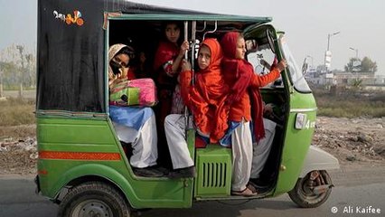Pakistan: The rickshaw driver who helps local girls get safely to school