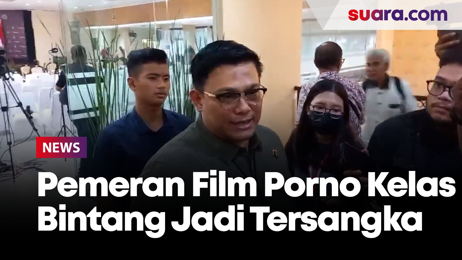 Sebelas Artis dan Selebgram Pemeran Film Porno Kelas Bintang Ditetapkan  Tersangka