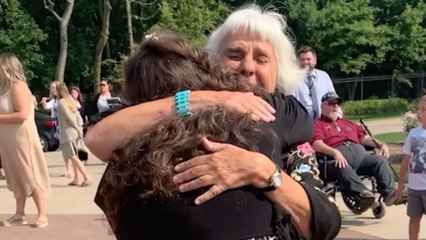 Woman Meets Mom Of Heart Donor Who Saved Her Life In Emotional First Meeting | Happily TV